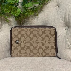 ✨ Coach tablet/ipad case ✨